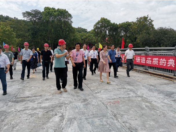 市政要聞 | 湖南工商大學(xué)黨委書記陳曉紅院士、長沙市公共工程建設(shè)中心總工劉學(xué)武帶隊(duì)赴湖南工商大學(xué)跨桐梓坡路過街天橋項(xiàng)目考察調(diào)研